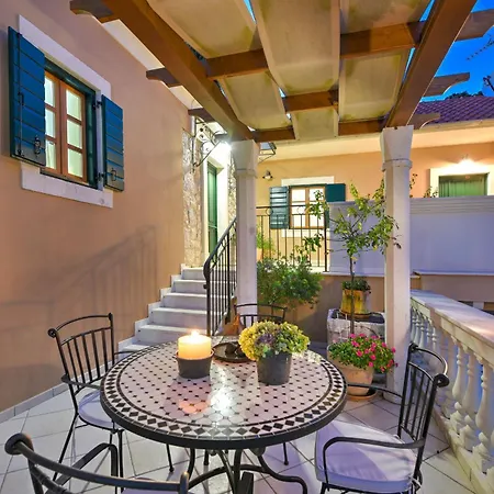 Danica Zadarvillas *