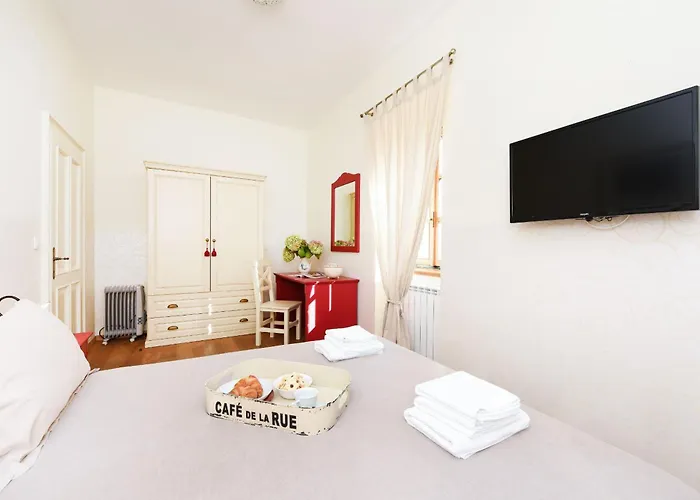 Danica Zadarvillas *